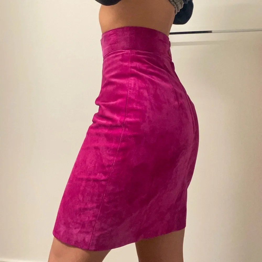 Vintage Suede Fuchsia Danier pencil skirt - Picture 3 of 5